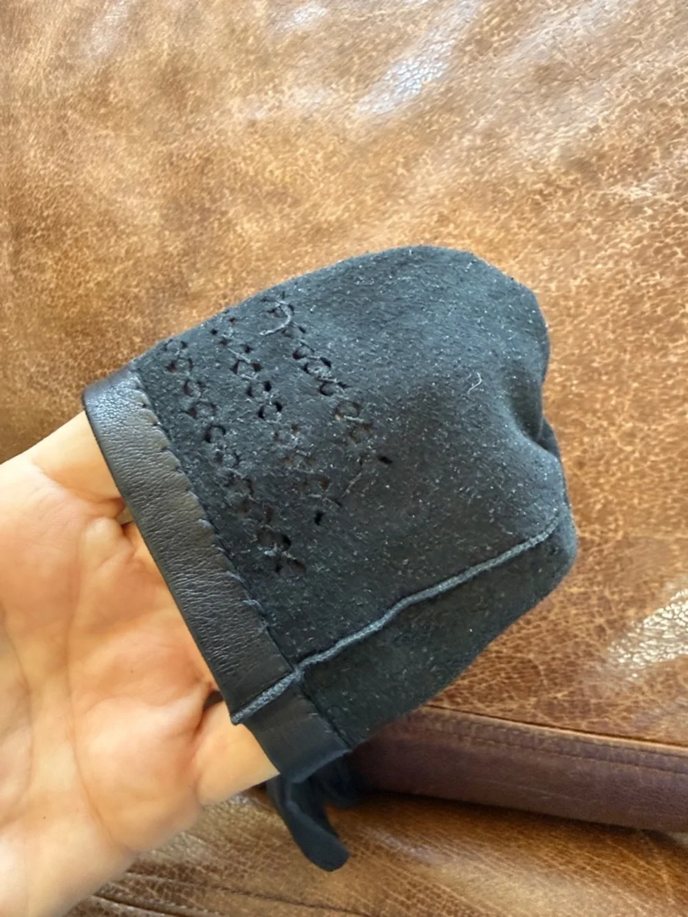 Vintage leather gloves black